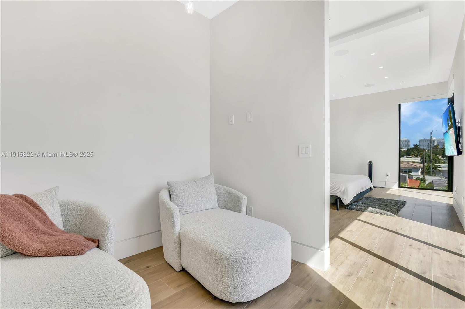 9045 Hawthorne Ave Surfside, FL 33154