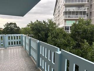 4001 Hillcrest Dr #416