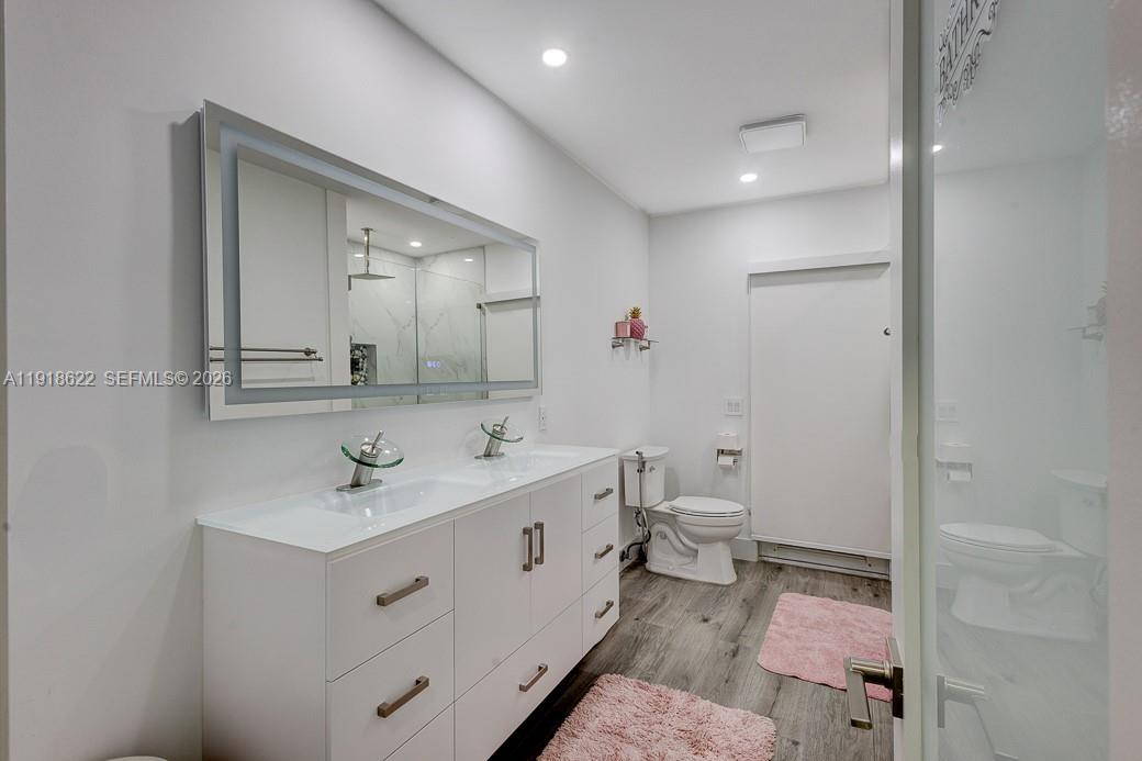 8290 Sunset Dr Miami, FL 33143