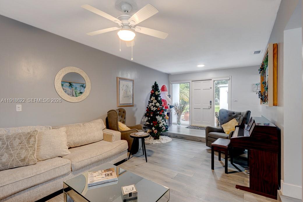 8290 Sunset Dr Miami, FL 33143