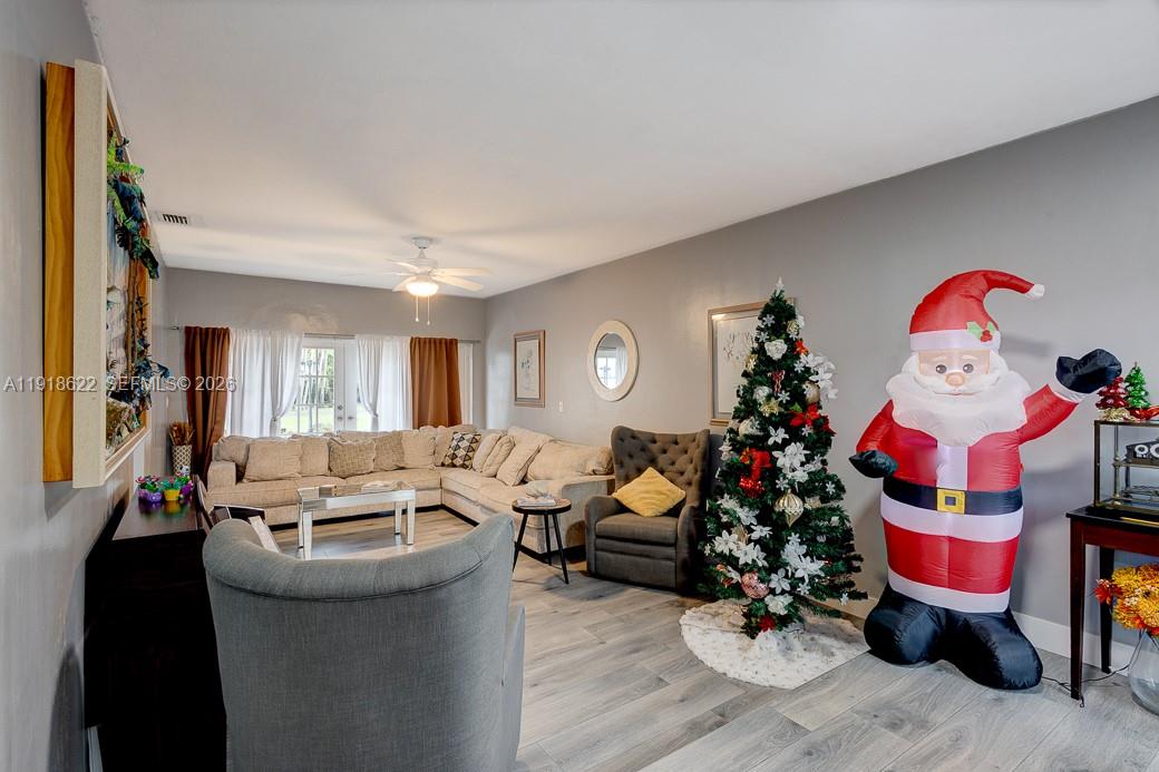 8290 Sunset Dr Miami, FL 33143