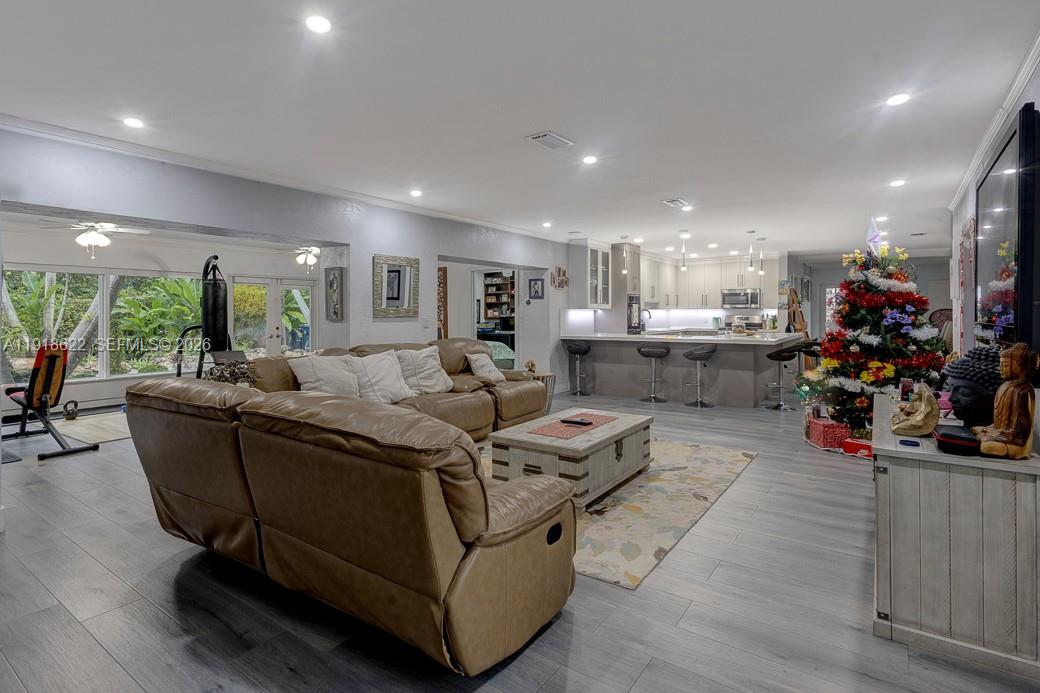 8290 Sunset Dr Miami, FL 33143