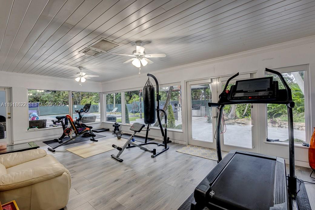 8290 Sunset Dr Miami, FL 33143