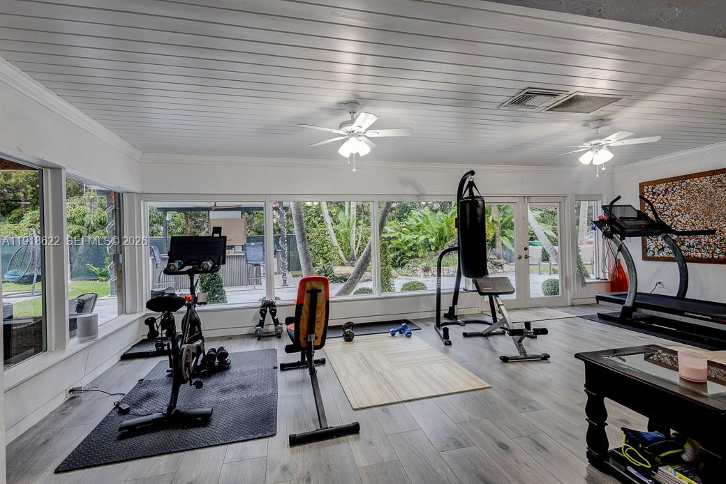 8290 Sunset Dr Miami, FL 33143