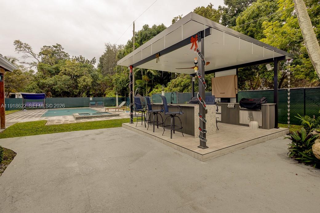 8290 Sunset Dr Miami, FL 33143