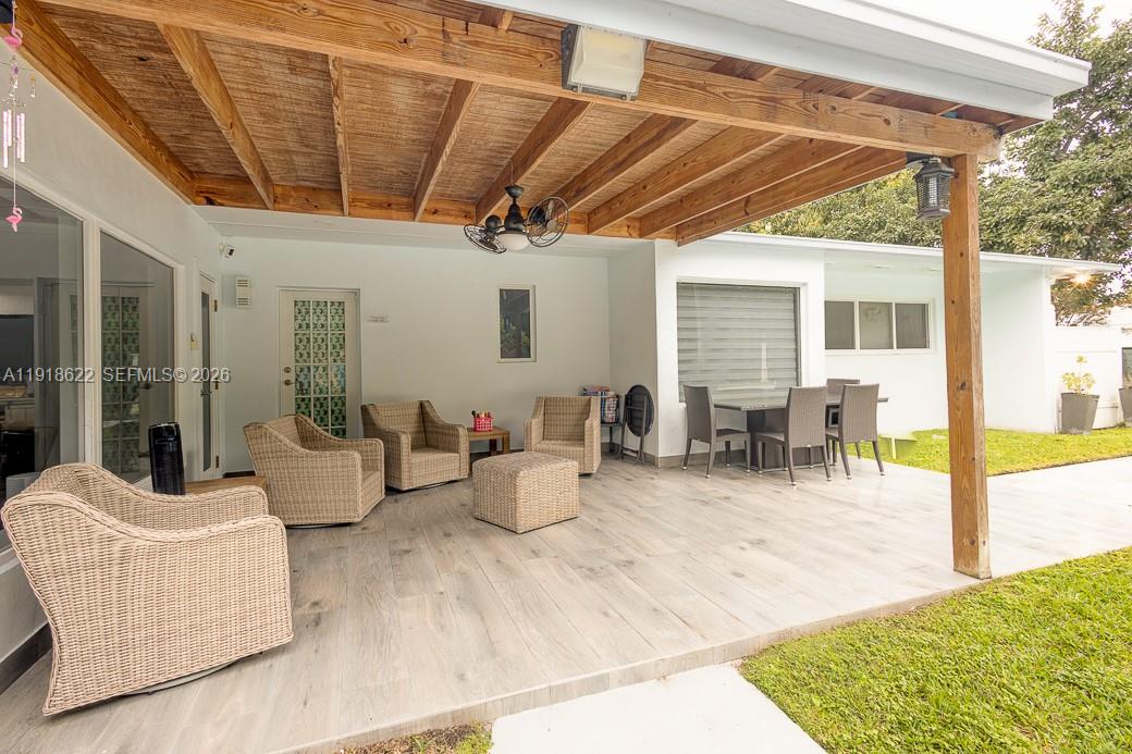 8290 Sunset Dr Miami, FL 33143