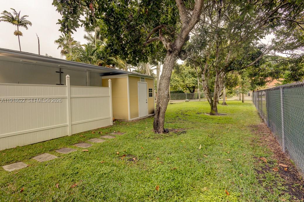 8290 Sunset Dr Miami, FL 33143