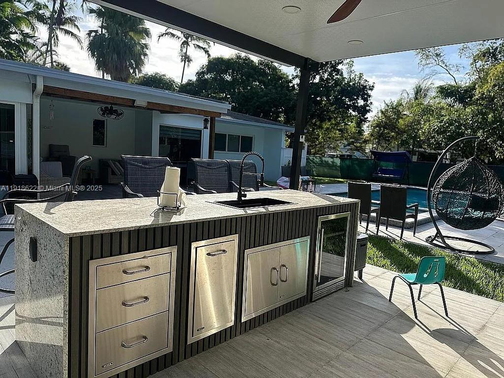 8290 Sunset Dr Miami, FL 33143