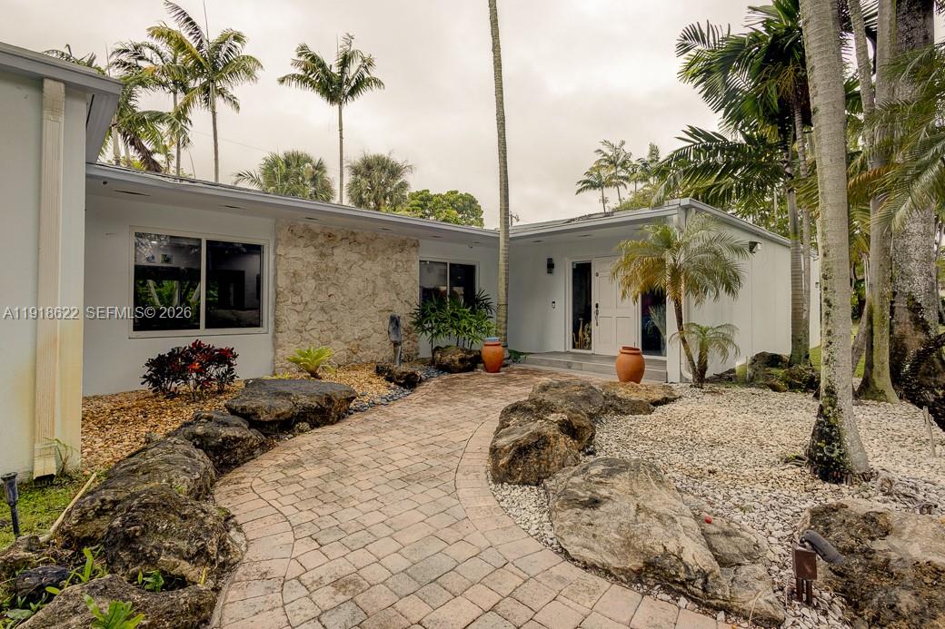 8290 Sunset Dr Miami, FL 33143