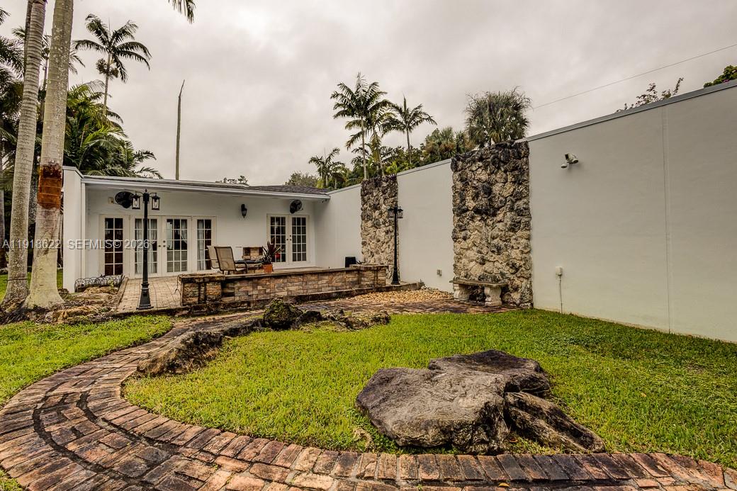 8290 Sunset Dr Miami, FL 33143