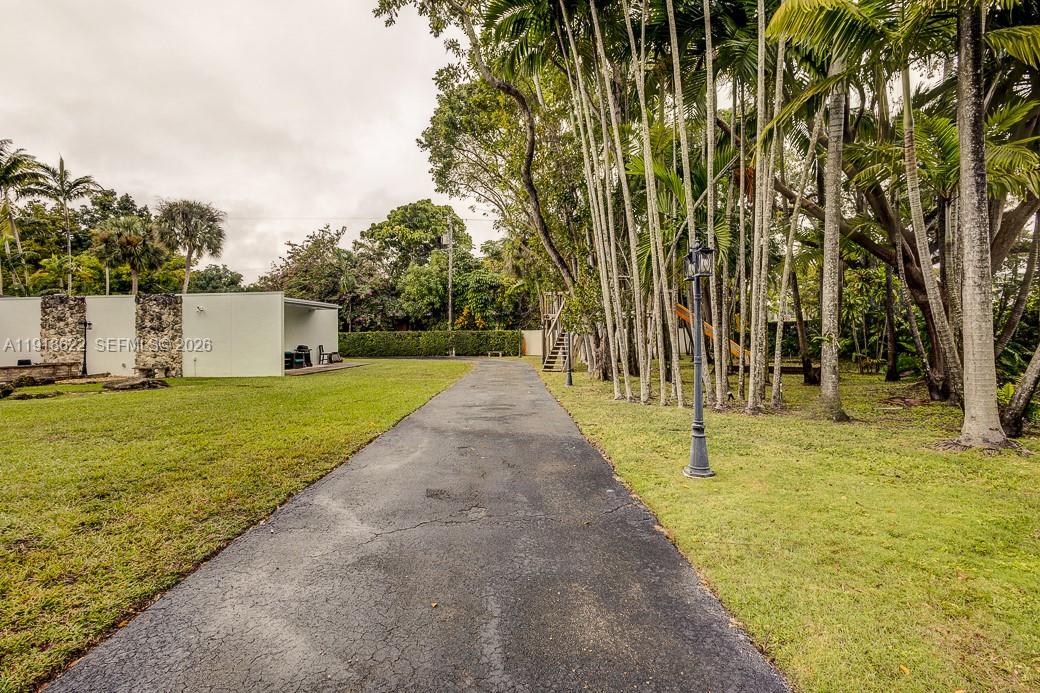 8290 Sunset Dr Miami, FL 33143