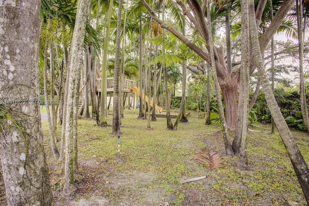 8290 Sunset Dr Miami, FL 33143