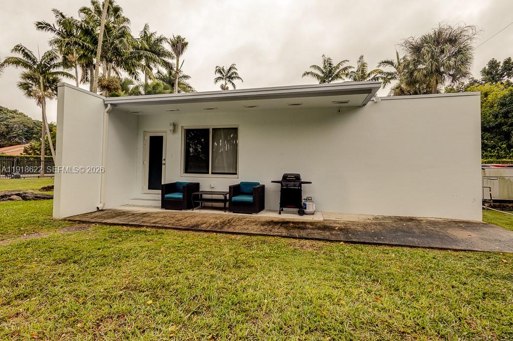 8290 Sunset Dr Miami, FL 33143