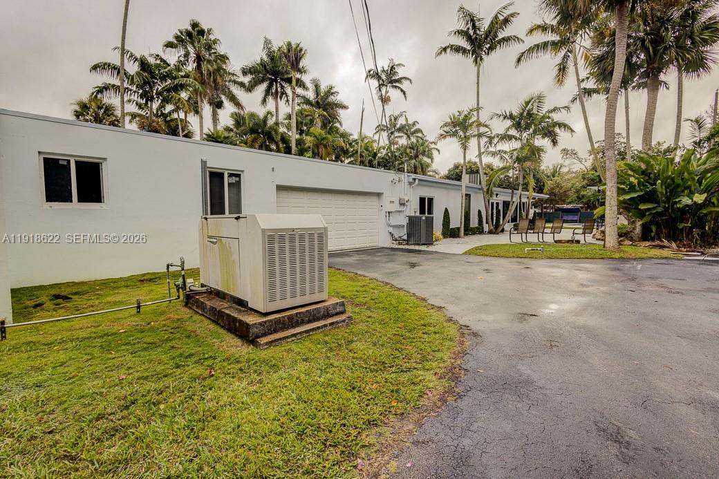 8290 Sunset Dr Miami, FL 33143