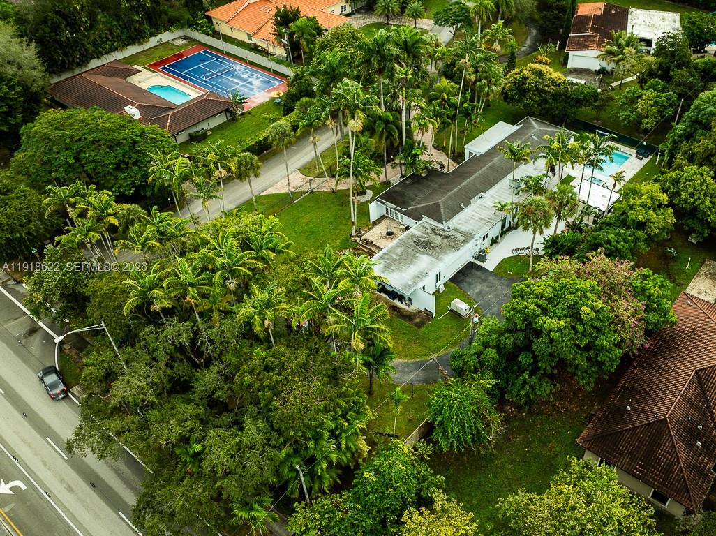 8290 Sunset Dr Miami, FL 33143