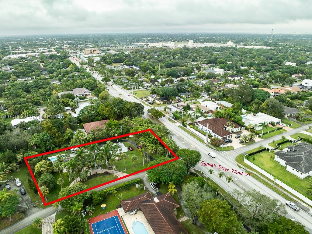 8290 Sunset Dr Miami, FL 33143