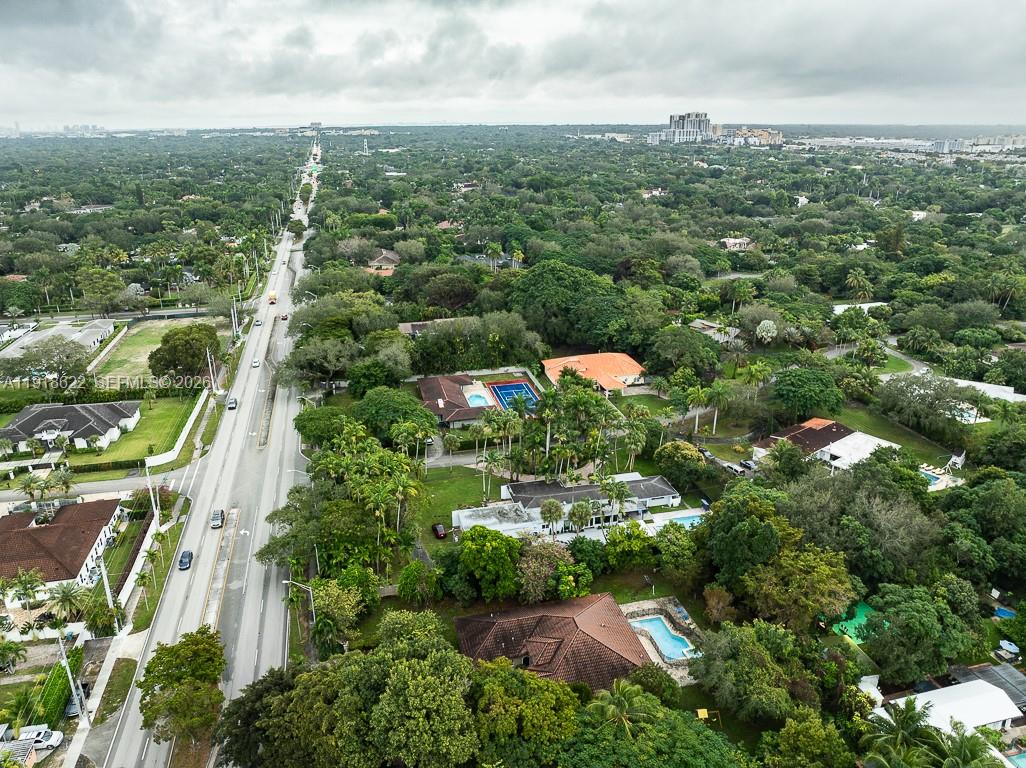 8290 Sunset Dr Miami, FL 33143