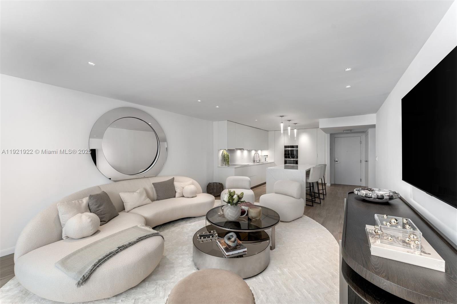 2301 Collins Ave #902 Miami Beach, FL 33139