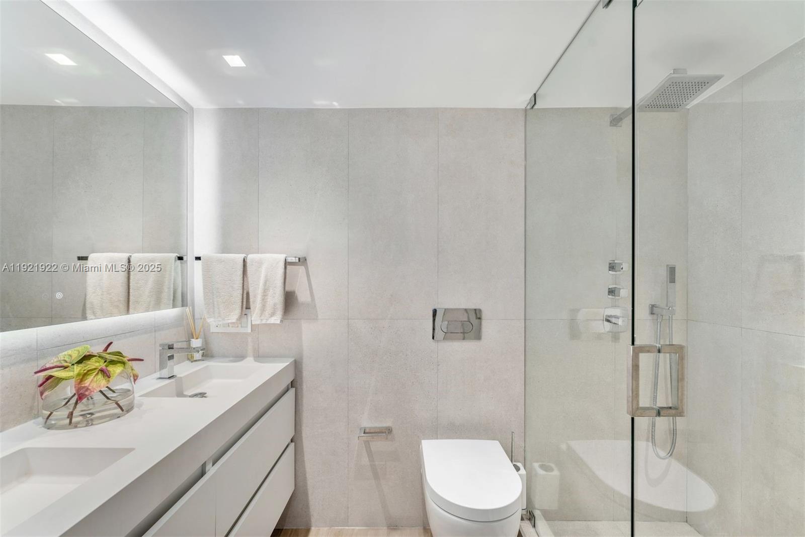 2301 Collins Ave #902 Miami Beach, FL 33139