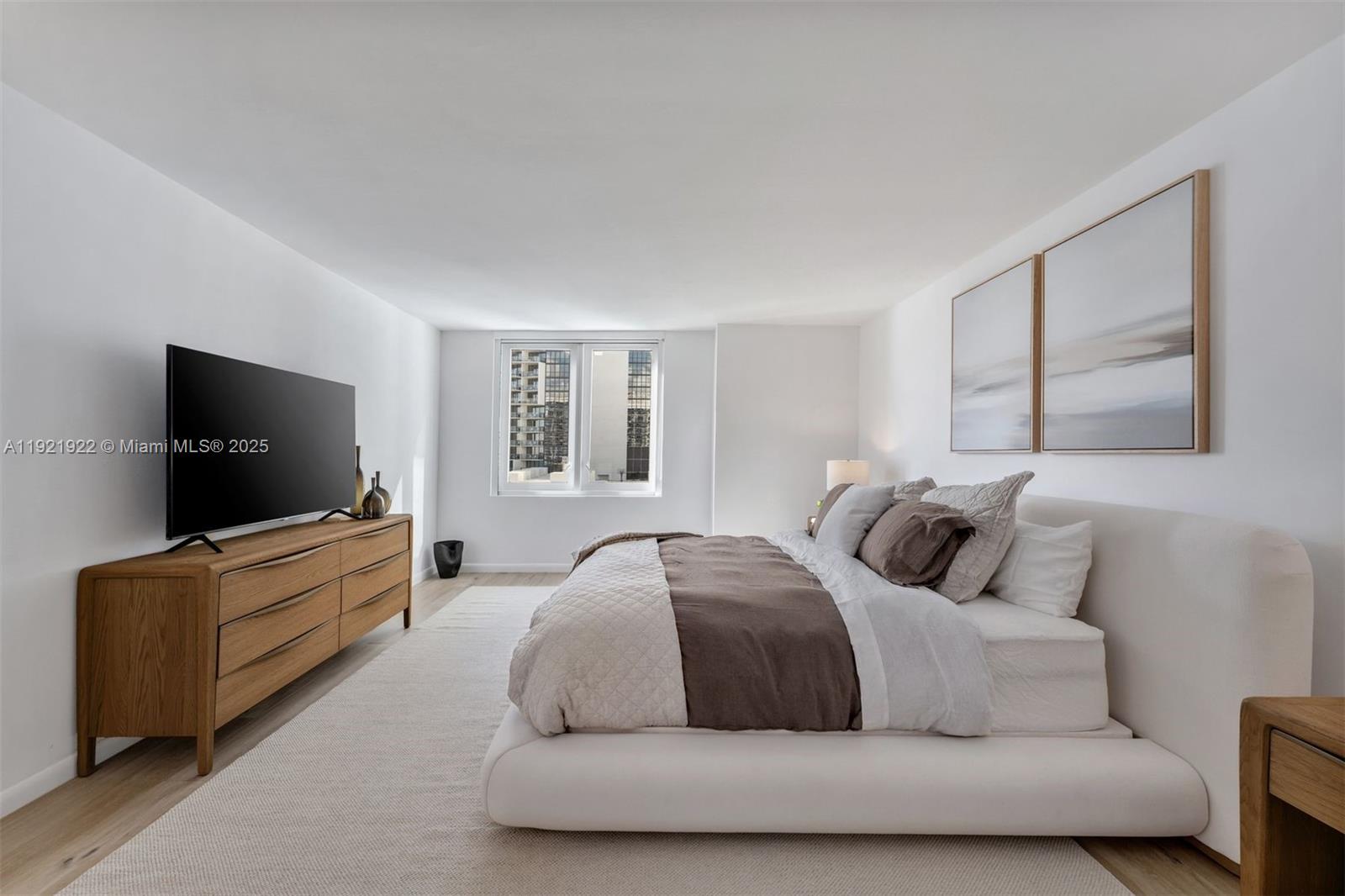 2301 Collins Ave #902 Miami Beach, FL 33139