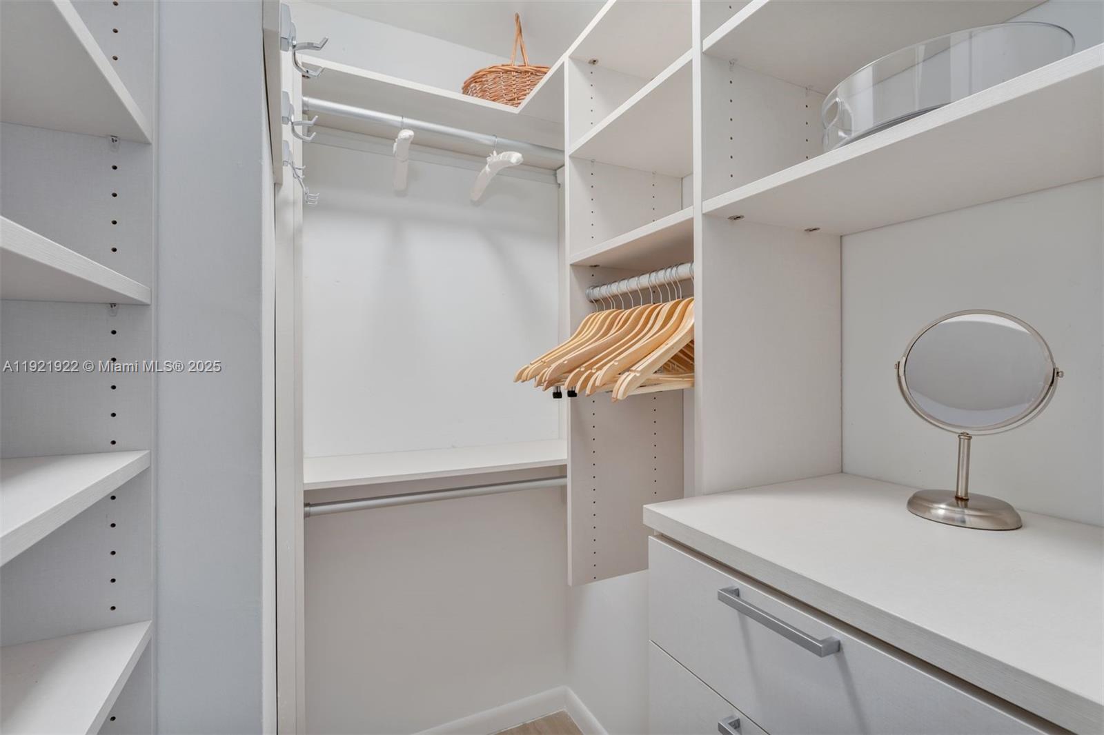 2301 Collins Ave #902 Miami Beach, FL 33139