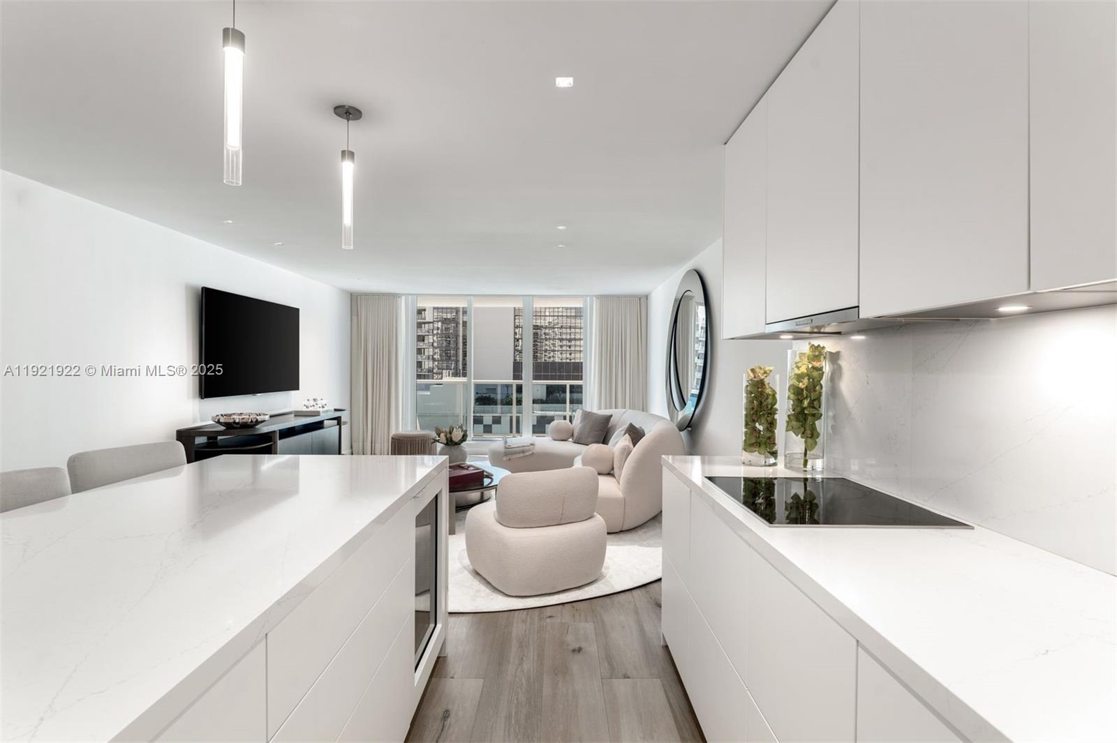 2301 Collins Ave #902 Miami Beach, FL 33139