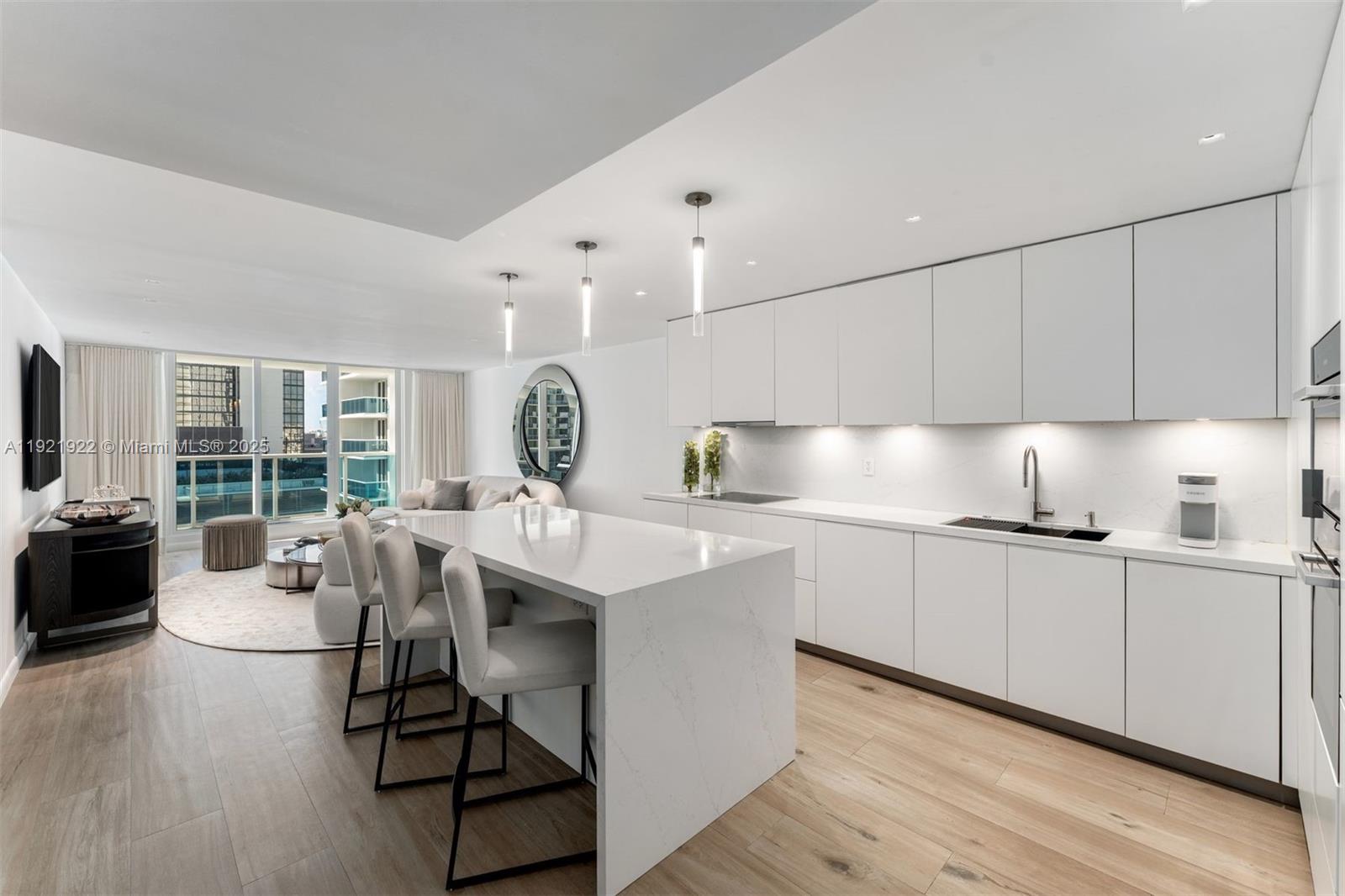 2301 Collins Ave #902 Miami Beach, FL 33139