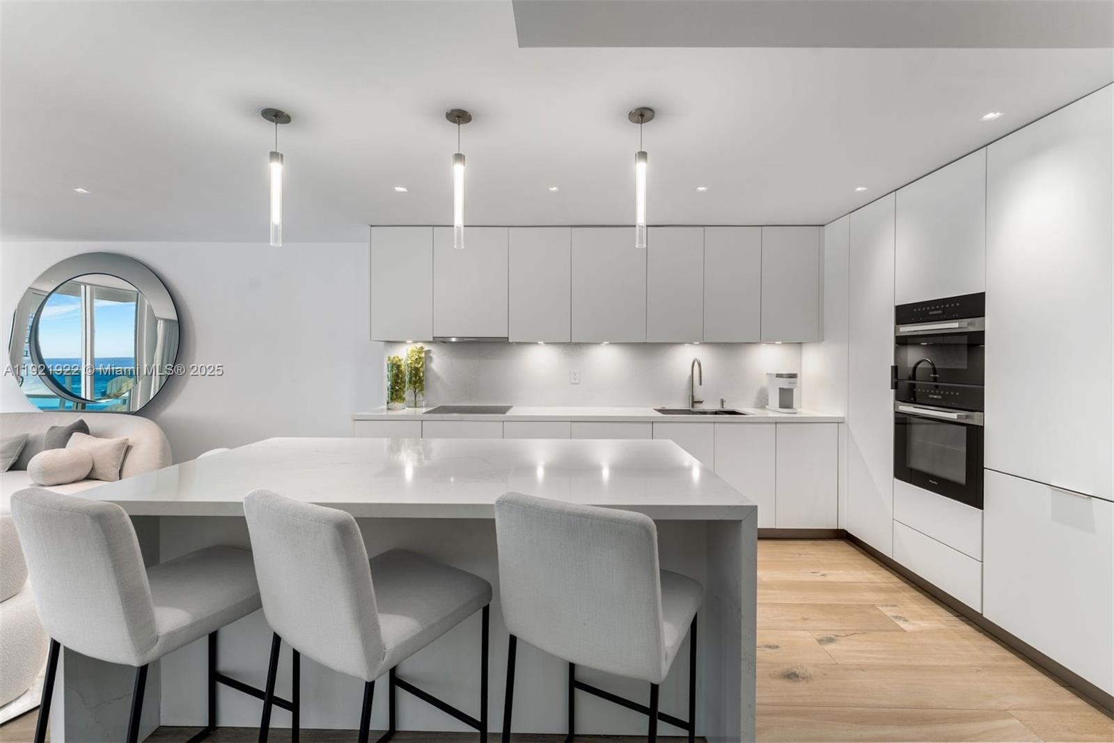 2301 Collins Ave #902 Miami Beach, FL 33139