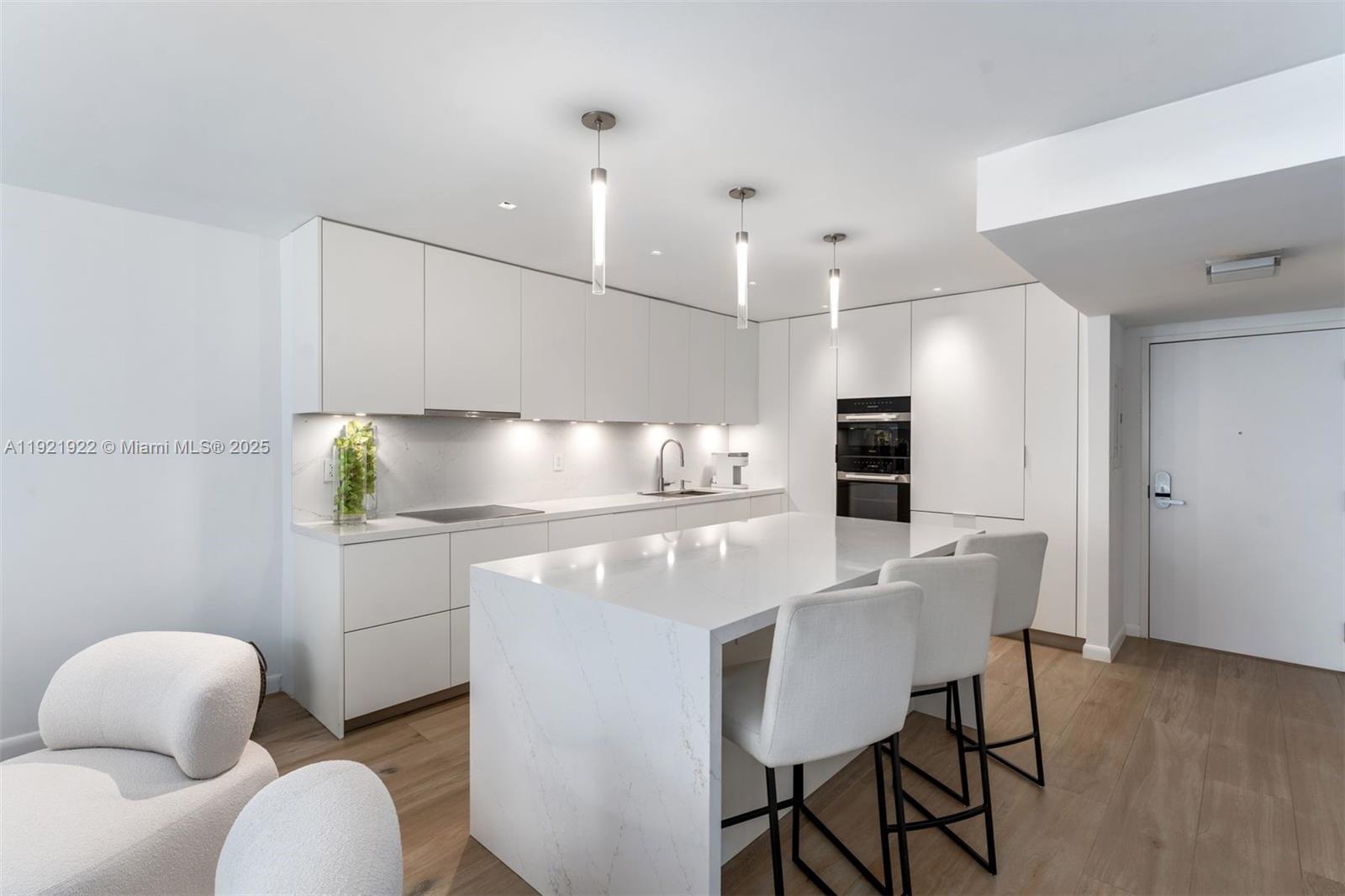 2301 Collins Ave #902 Miami Beach, FL 33139