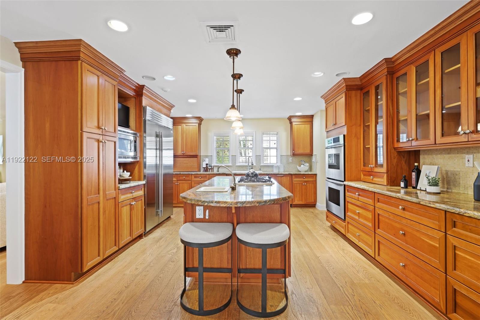 608 Middle Riv Dr Fort Lauderdale, FL 33304