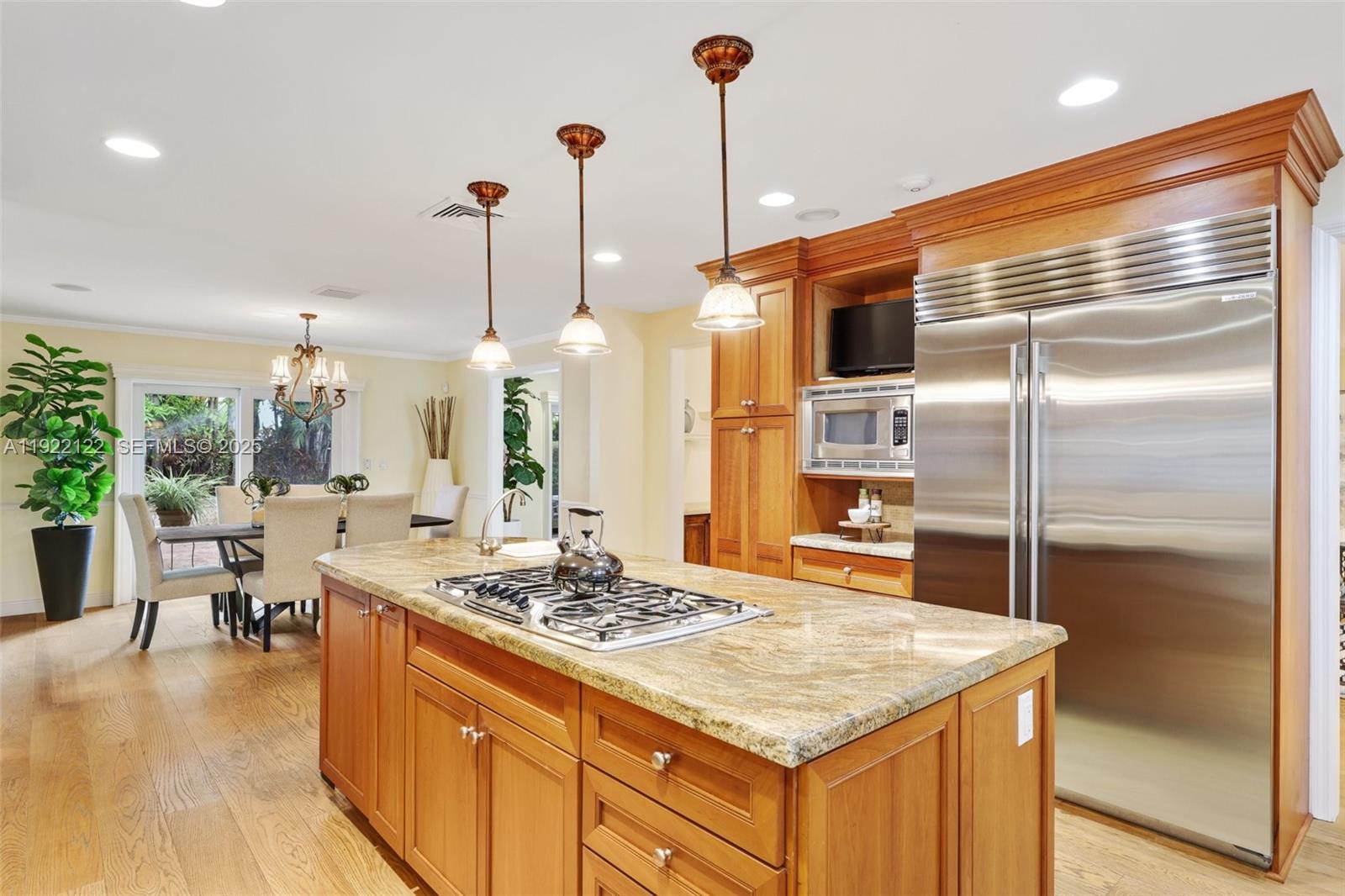 608 Middle Riv Dr Fort Lauderdale, FL 33304