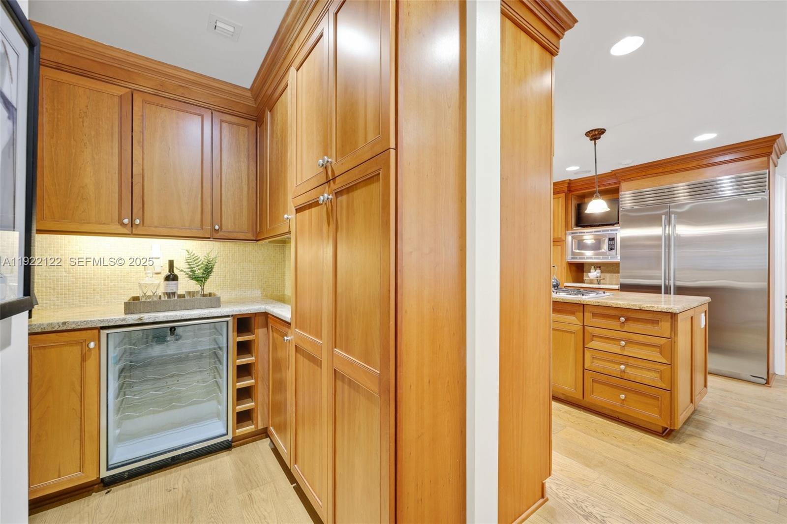 608 Middle Riv Dr Fort Lauderdale, FL 33304