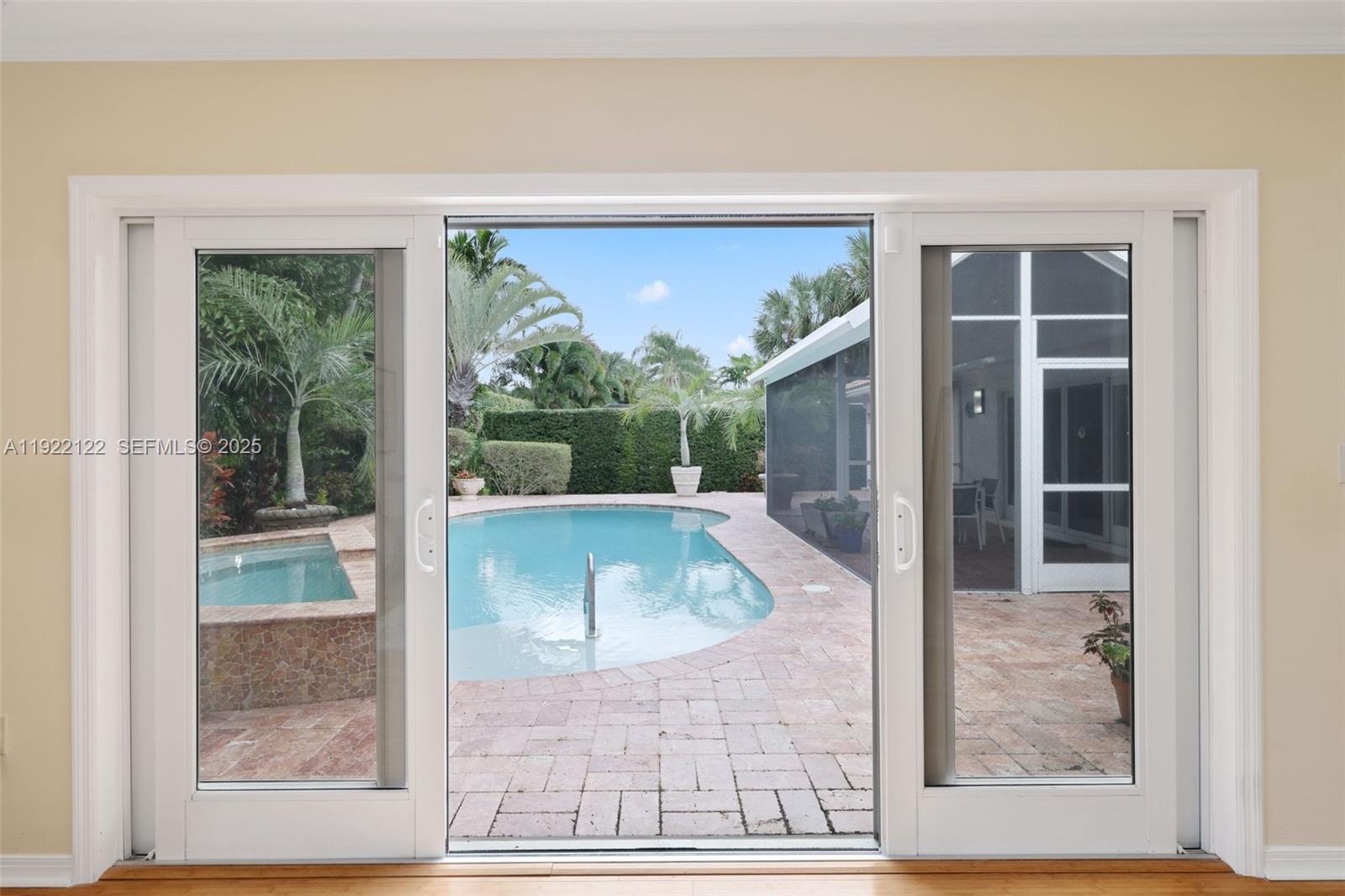 608 Middle Riv Dr Fort Lauderdale, FL 33304