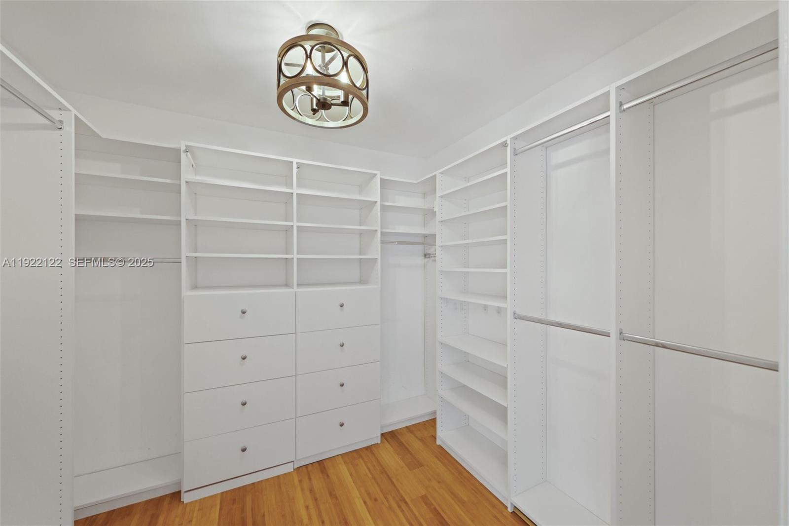 608 Middle Riv Dr Fort Lauderdale, FL 33304