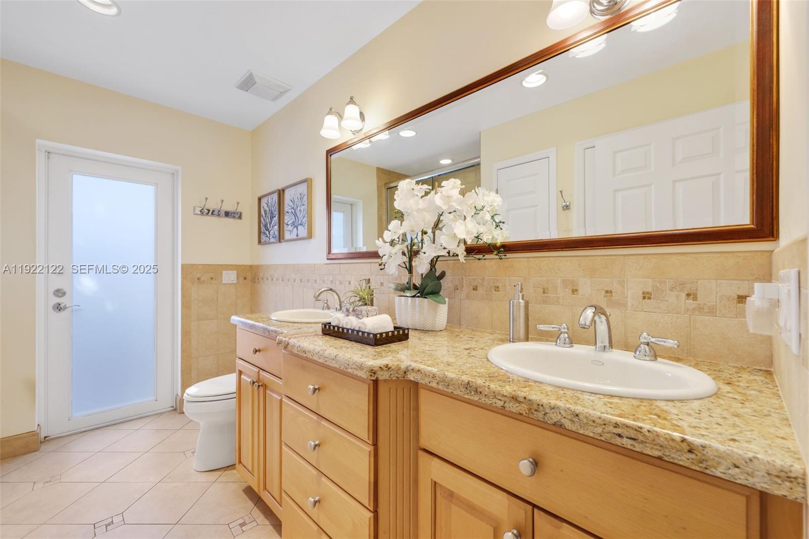 608 Middle Riv Dr Fort Lauderdale, FL 33304