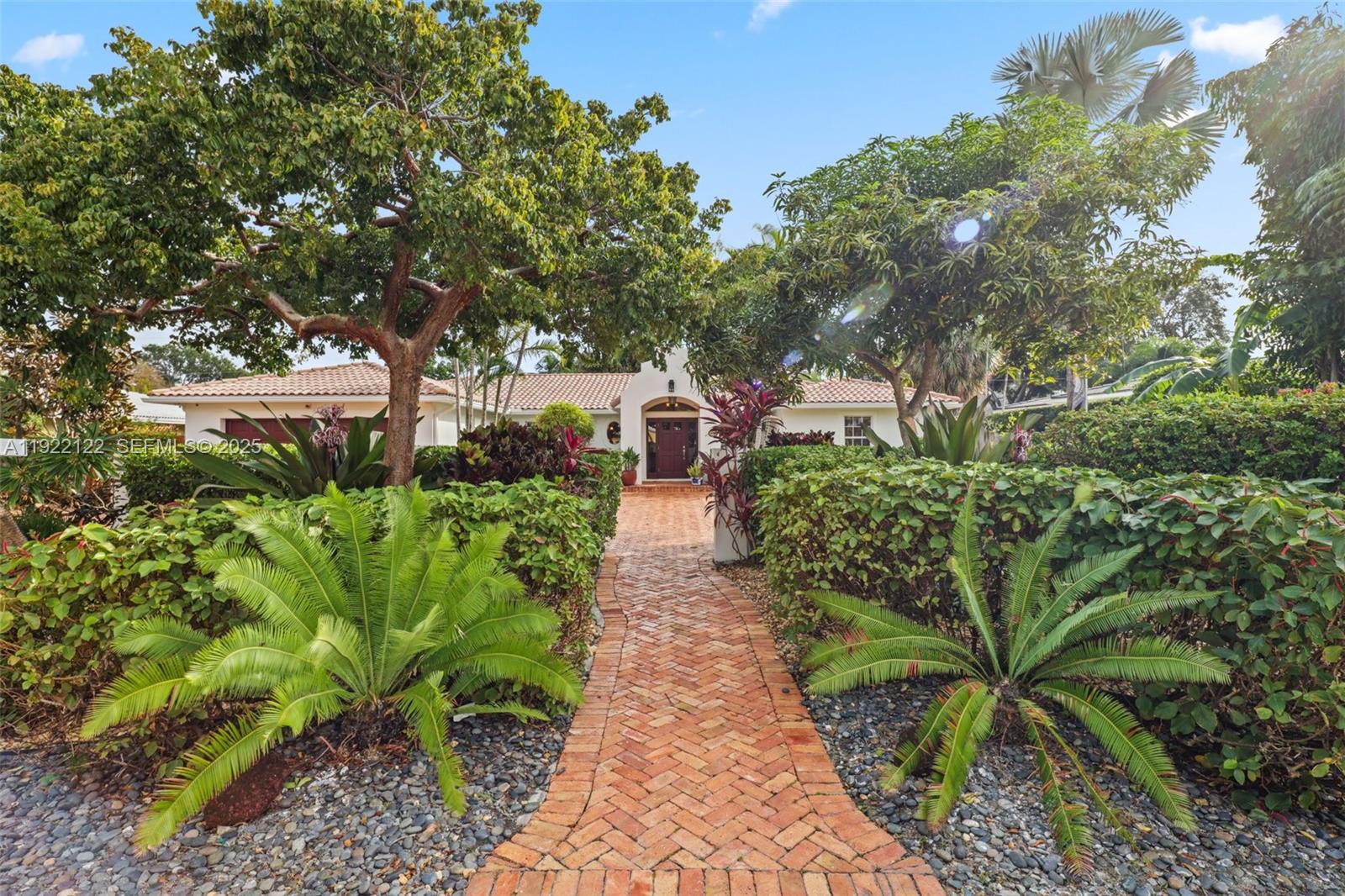 608 Middle Riv Dr Fort Lauderdale, FL 33304