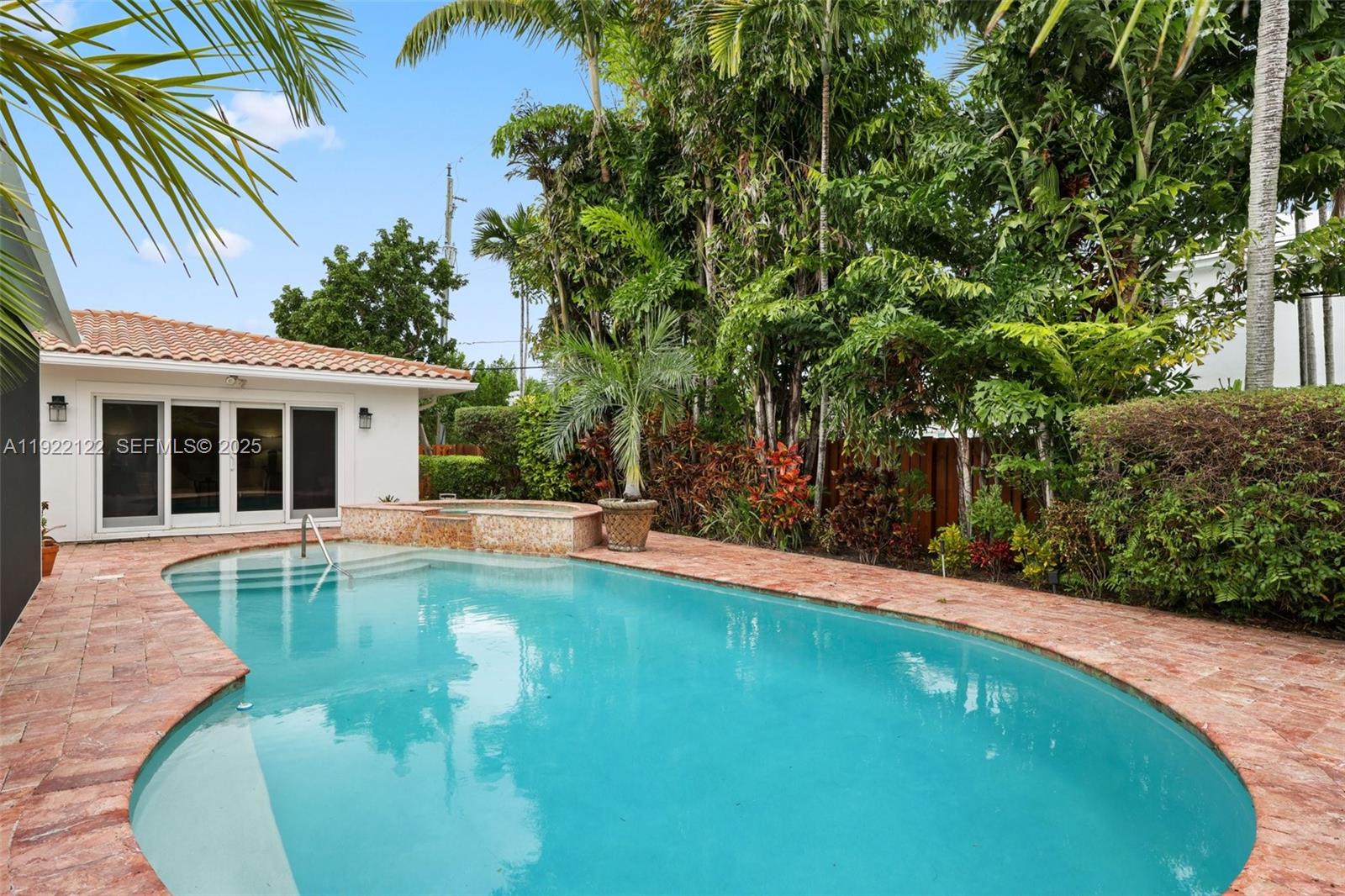 608 Middle Riv Dr Fort Lauderdale, FL 33304