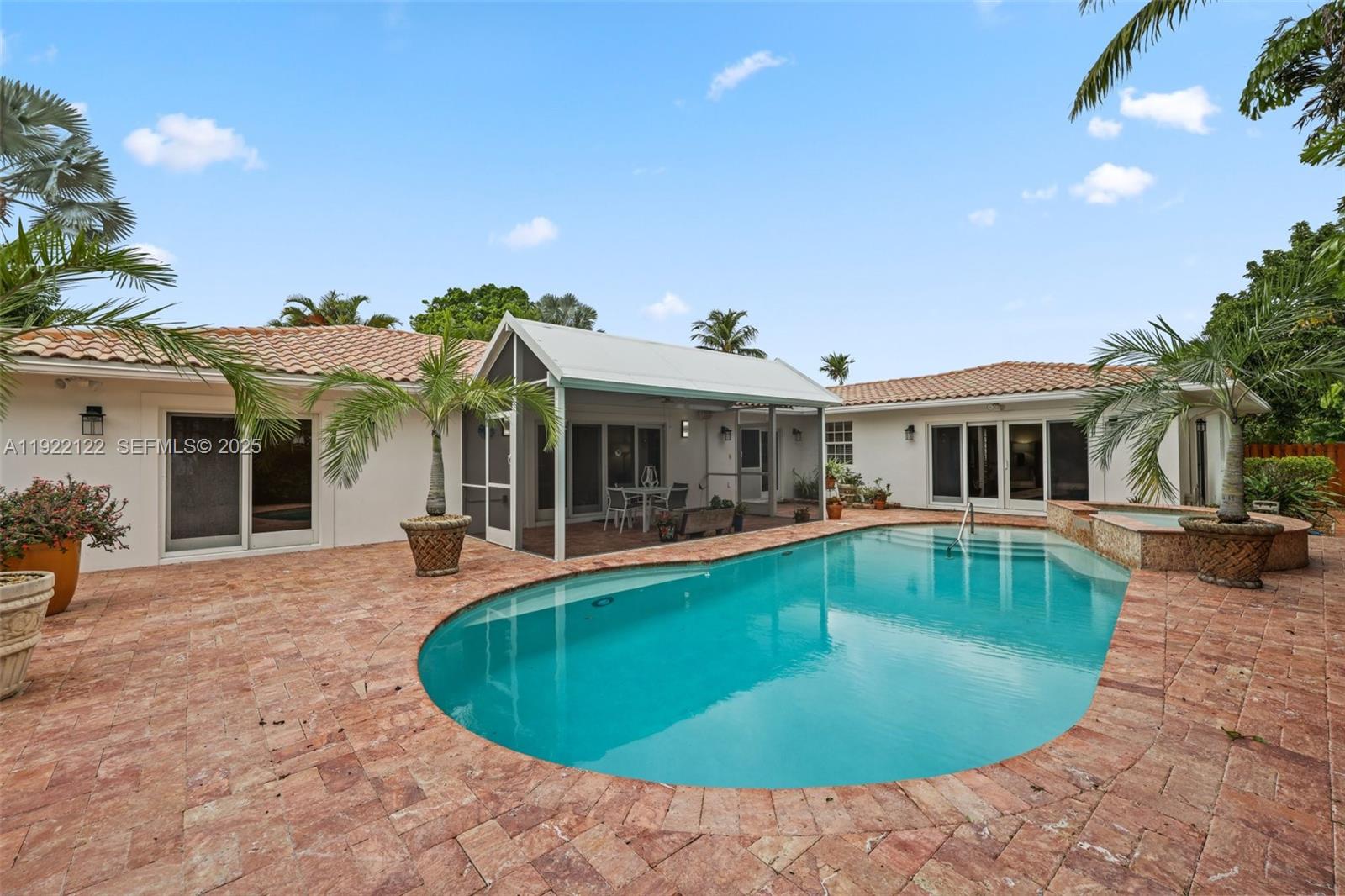 608 Middle Riv Dr Fort Lauderdale, FL 33304