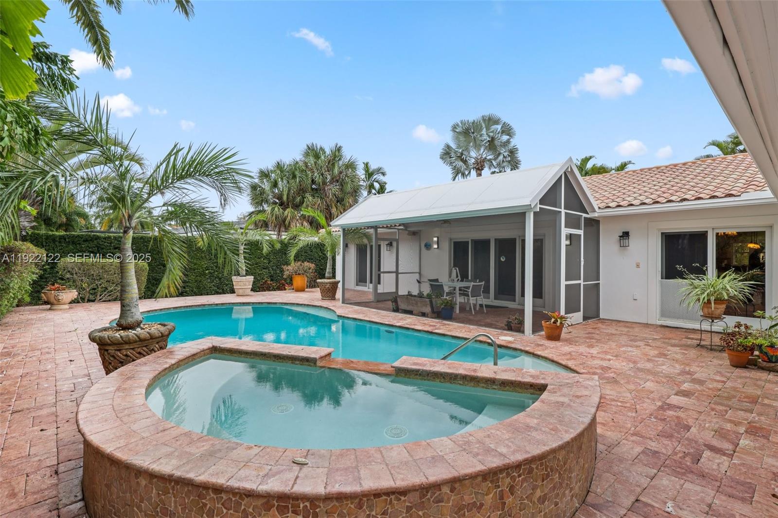 608 Middle Riv Dr Fort Lauderdale, FL 33304