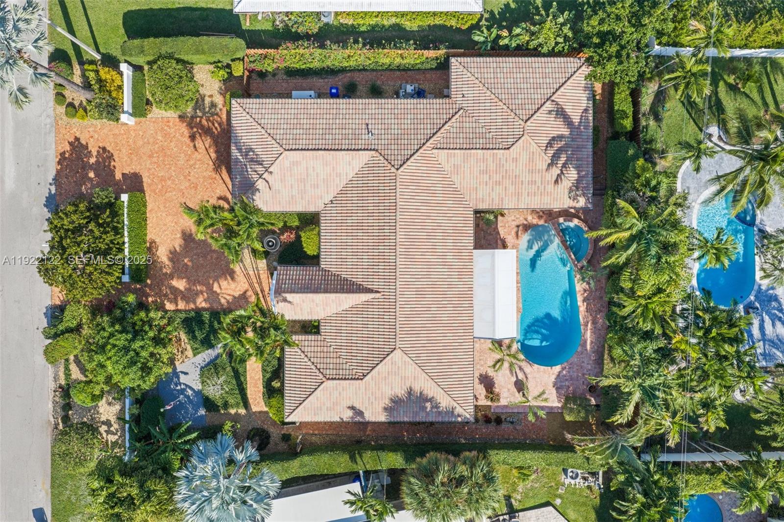 608 Middle Riv Dr Fort Lauderdale, FL 33304