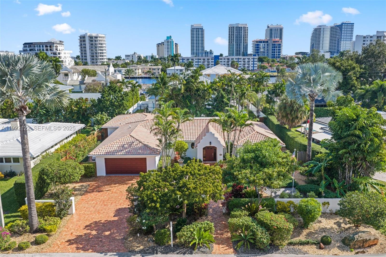 608 Middle Riv Dr Fort Lauderdale, FL 33304