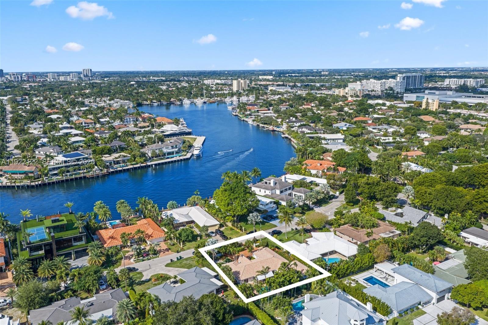 608 Middle Riv Dr Fort Lauderdale, FL 33304