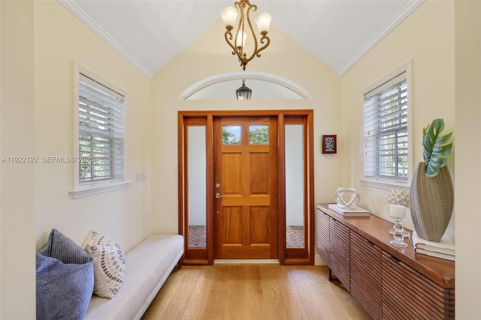 608 Middle Riv Dr Fort Lauderdale, FL 33304