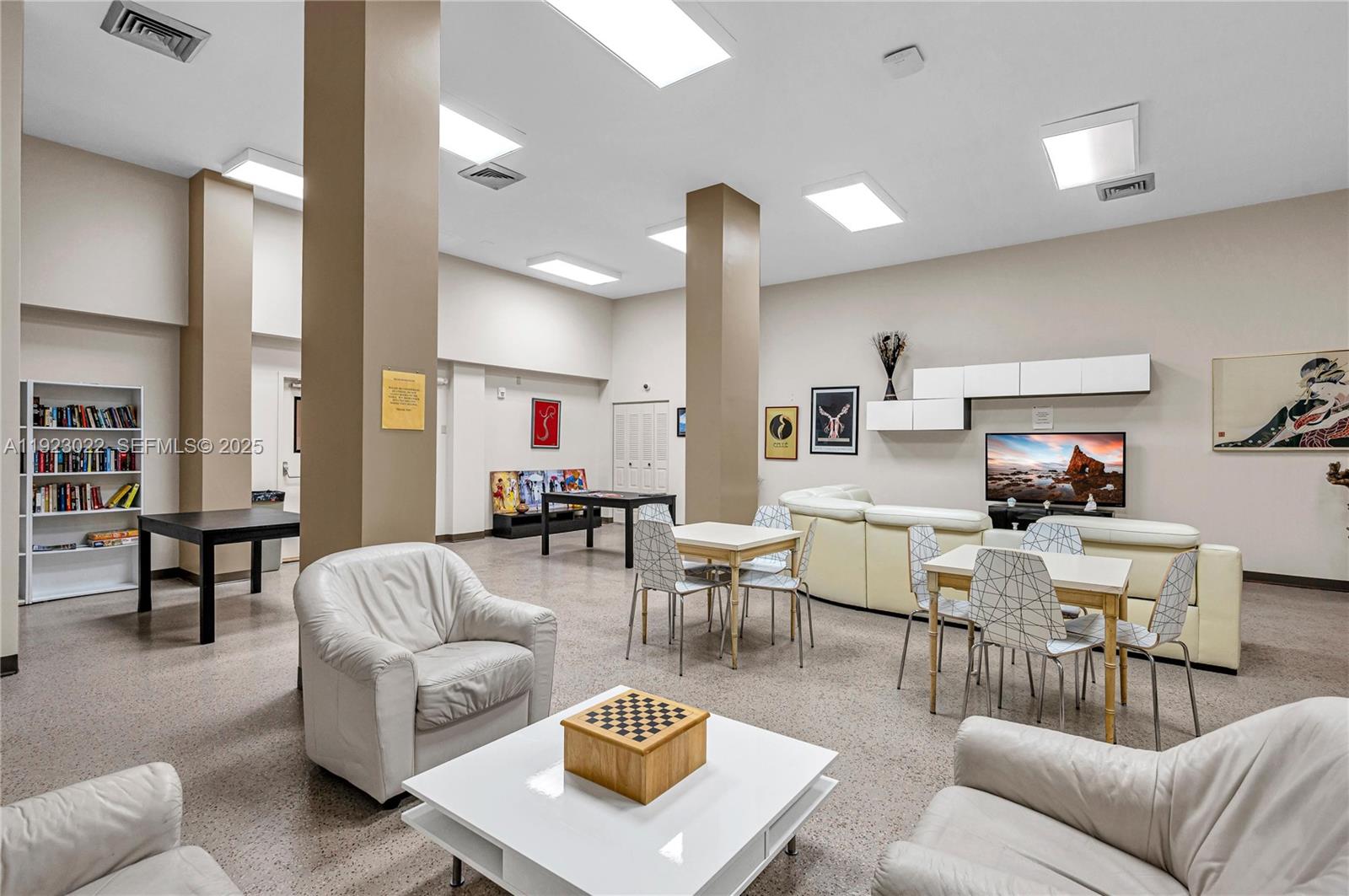 image Winston Towers 50019