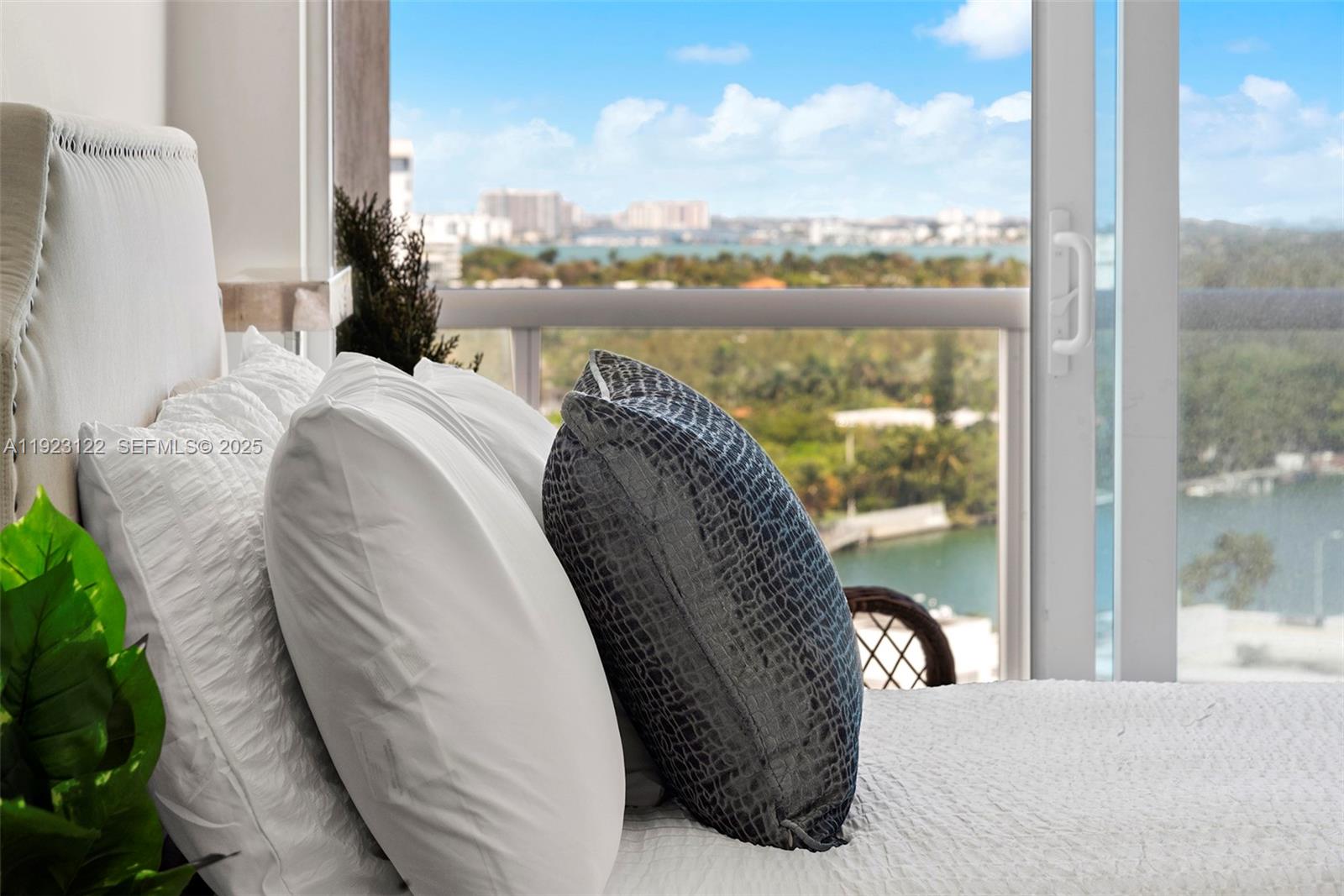 3801 Collins Ave #1602 Miami Beach, FL 33140