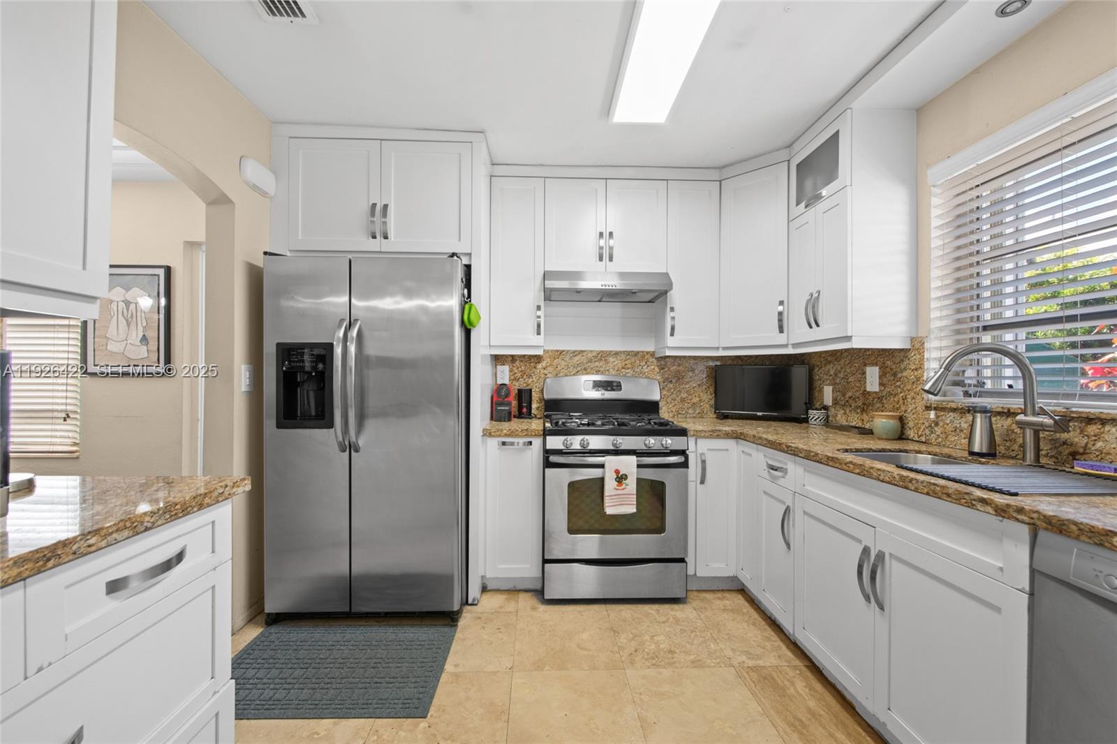 2460 SW 24th St Miami, FL 33145