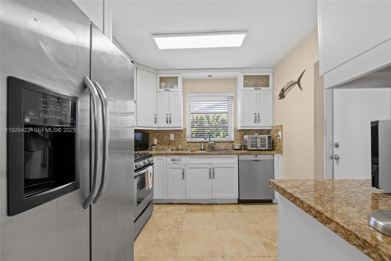 2460 SW 24th St Miami, FL 33145