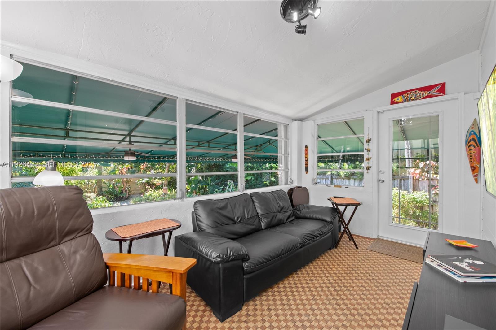 2460 SW 24th St Miami, FL 33145