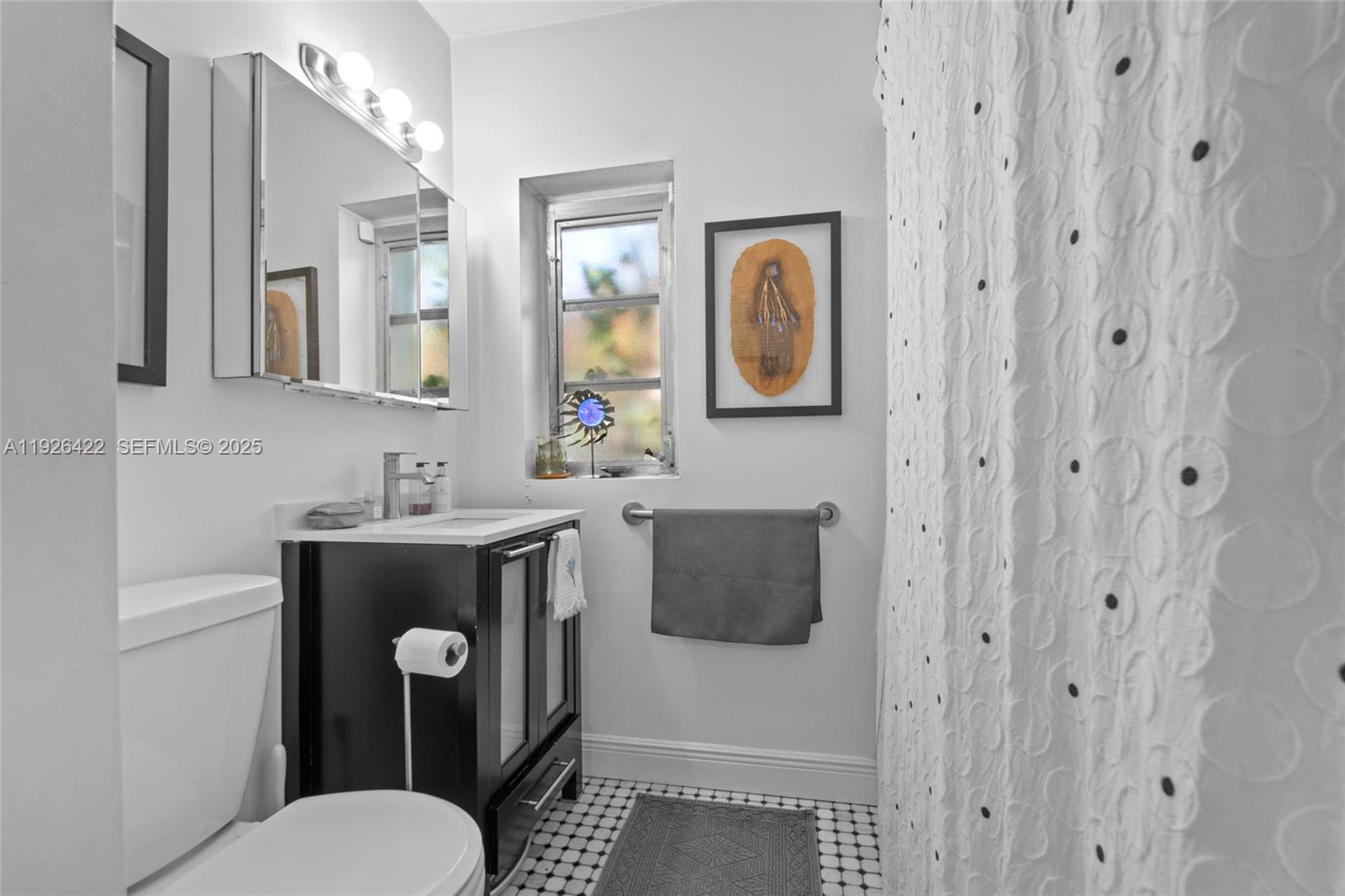 2460 SW 24th St Miami, FL 33145