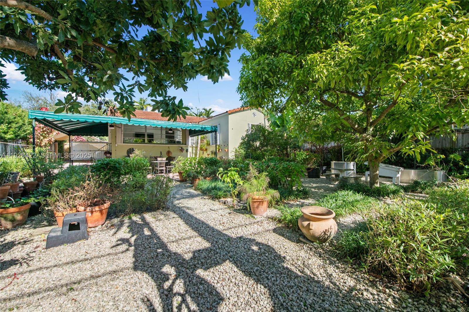 2460 SW 24th St Miami, FL 33145